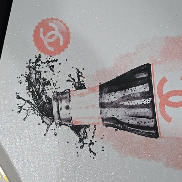 NWT Coke bottle Chanel design, glittery, pink - Picture 3 of 4